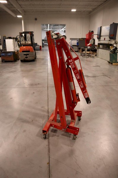 8- Ton Long Ram Rolling Engine Hoist with Folding Legs ***Missing Handle***- Auction Item