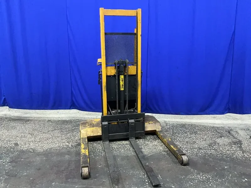BIG JOE 1500 lbs ELECTRIC PALLET STACKER   -  1524-A5