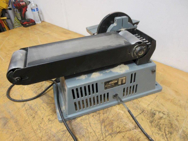 Delta 4" Belt, 6" Disc Bench Top Sander, with Tilting Work Surfaces and 2.25" Dust Outlet- Auction Item