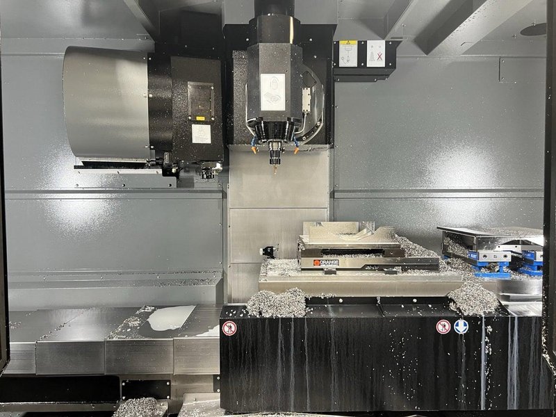 Hurco VMX60-SRTi 5 Axis UMC, 2024 – CTS, Mist Collector, Tooling, Low Hours