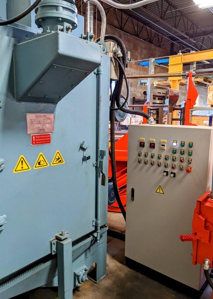 New Automatic Spinner Hanger Single Swing Door Shot Blast Machine