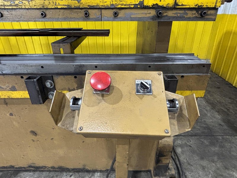 325 TON X 12' STANDARD INDUSTRIAL HYDRAULIC PRESS BRAKE NEW 2003 FLOOR STANDING NO PIT: YOBRO #23963