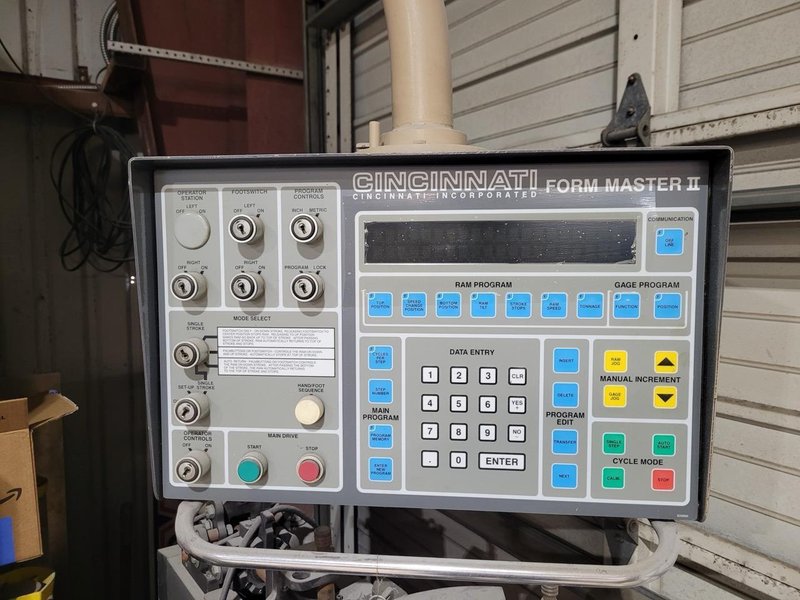 135 Ton x 10′ Cincinnati 135 FM II Hydraulic Press Brake, 1997 – Backgauge