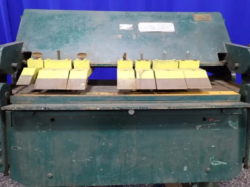 CHICAGO 12 GAUGE BOX AND PAN FINGER BRAKE  -  L30
