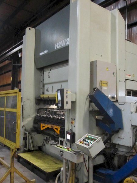 Komatsu Dual Servo Model H2W200 200T Straightside Press