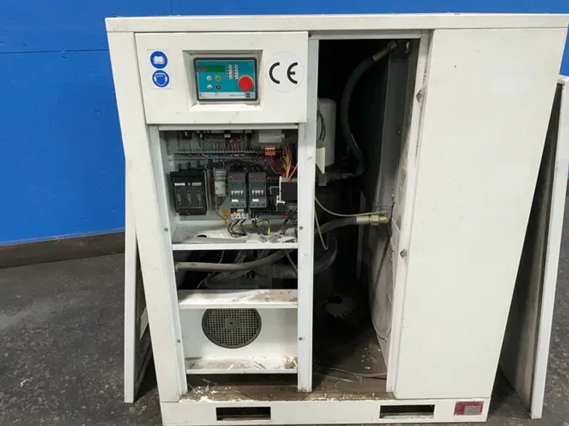 UNITED STATES AIR COMPRESSOR 25 HP AIR COMPRESSOR  -  TIDY-25