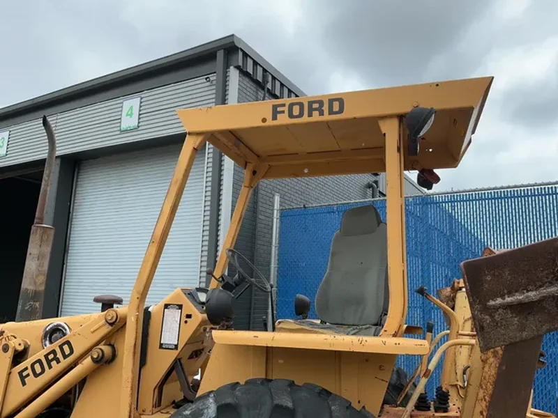 FORD BACKHOE   -  555
