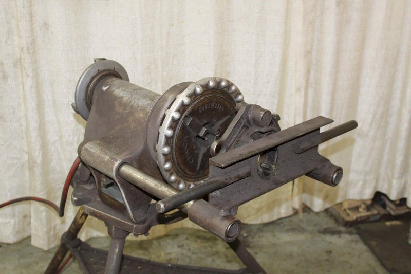 RIDGID MODEL #300 PIPE THREADER: STOCK #71909