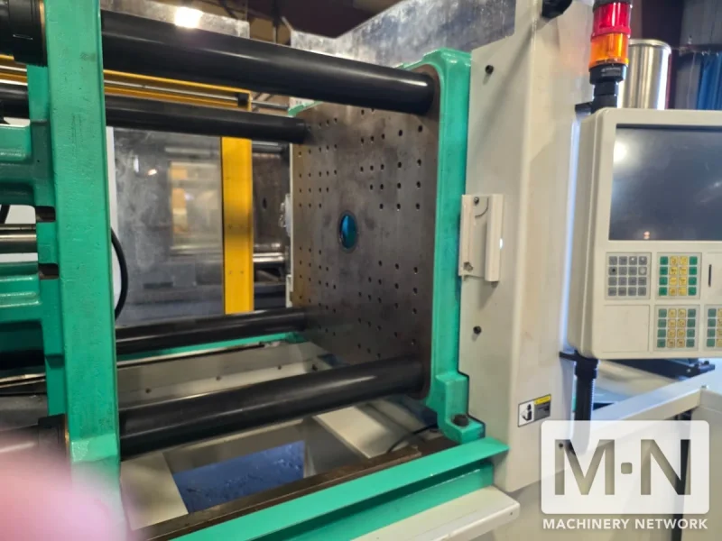 220 TON 15.3 OZ ARBURG MODEL 570C-2000-800 INJECTION MOLDING MACHINE MFG 2015 WITH LOW HOURS