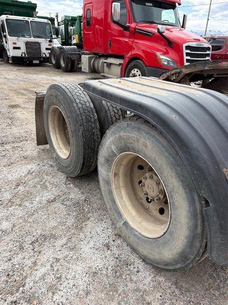 2020 Freightliner Cascadia 1FUJHHDV0LLLC1688