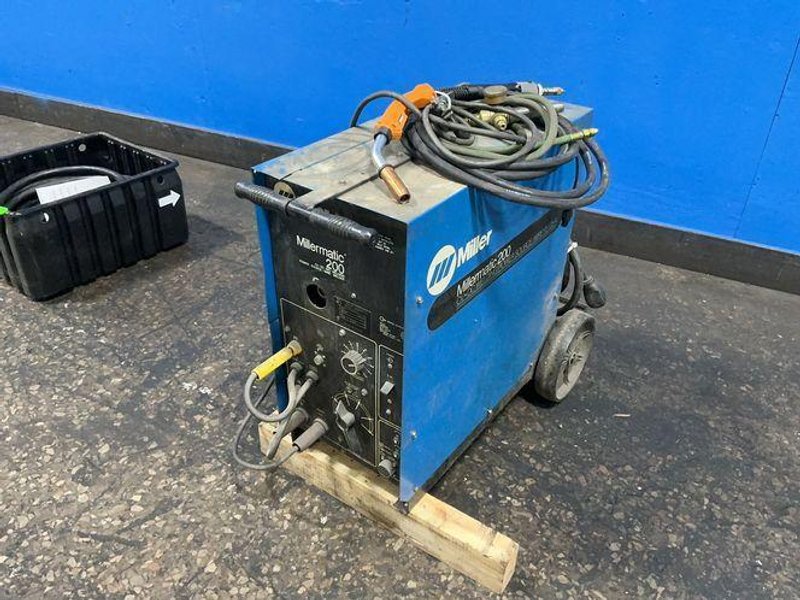 MILLER 200 A WELDER  -  MILLERMATIC 200