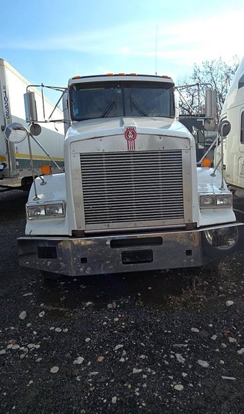 Kenworth T800 AeroCab Legacy Sleeper Truck, 2013 – Paccar Engine, Eaton Fuller Transmission