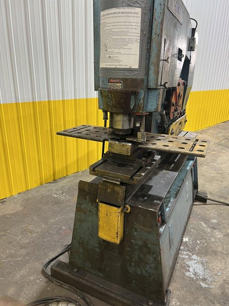 125 TON KINGSLAND MODEL #125XS HYDRAULIC IRONWORKER: STOCK #19921