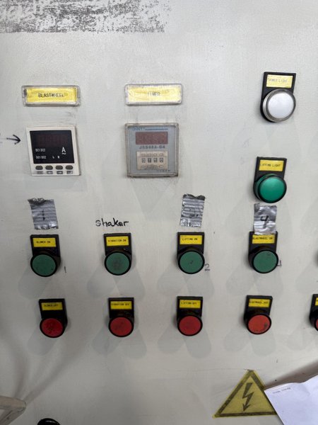 5 CUBIC FOOT TD326 RUBBER BELT TUMBLE BLAST SYSTEM W/ ELEVATOR RECLAIM SYSTEM &amp; DUST COLLECTOR. STOCK # 0670425.