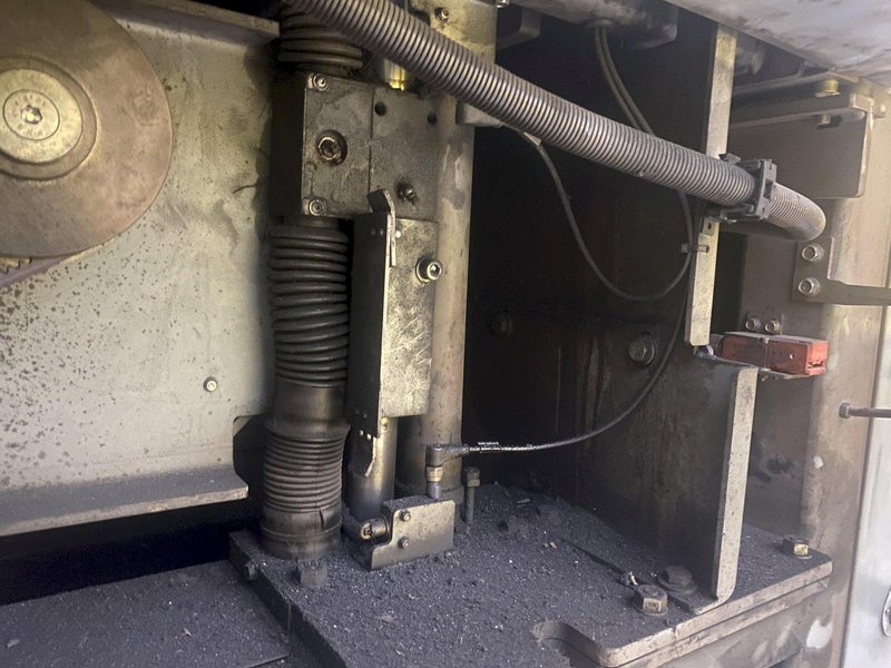 60" WIDE LISSMAC MODEL #SBM-M1500 DESCALER / BELT GRINDER: STOCK #20990