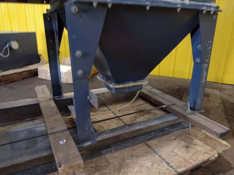 NORDSON PASS-THROUGH POWDER COATING SPRAY MACHINE: STOCK #18734