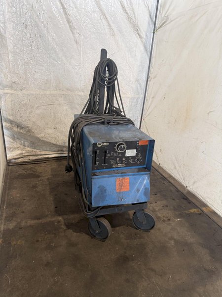 MILLER DIALARC HF CONSTANT CURRENT AC/DC ARC WELDING POWER SOURCE. STOCK # 0430326