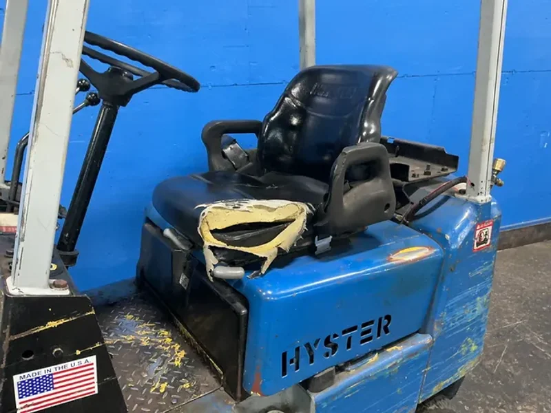 HYSTER 3500 LBS PROPANE FORKLIFT  -  S30XL
