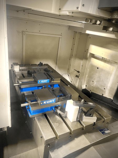 Mazak Nexus VCN 510C VMC, 2005 – Low Hours, Chip Conveyor, Through Spindle Coolant, Tool Setter