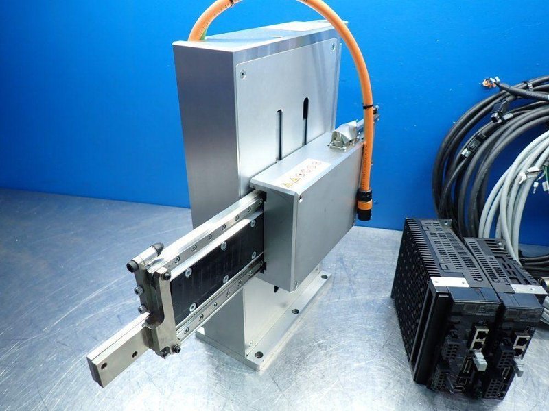 OMRON ACCURAX LINEAR MOTOR PICK &amp; PLACE SYSTEM  -  R88L-ES-PM-C110-B300-0001