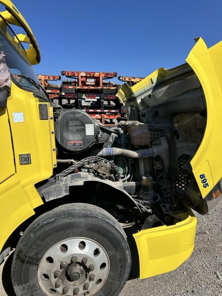 Volvo VNL Day Cab Semi Truck, 2017 – Volvo D13, I-Shift, Air Ride