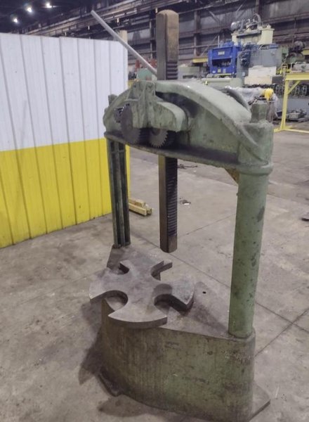 GREENERD #32 TWIN-POST MANUAL ARBOR PRESS. STOCK # 0435026