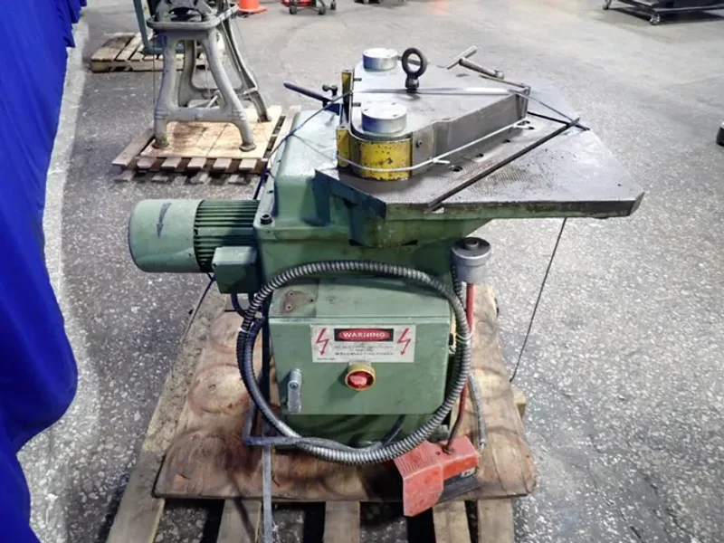 BOSHERT HYDRAULIC NOTCHER  -  PN4