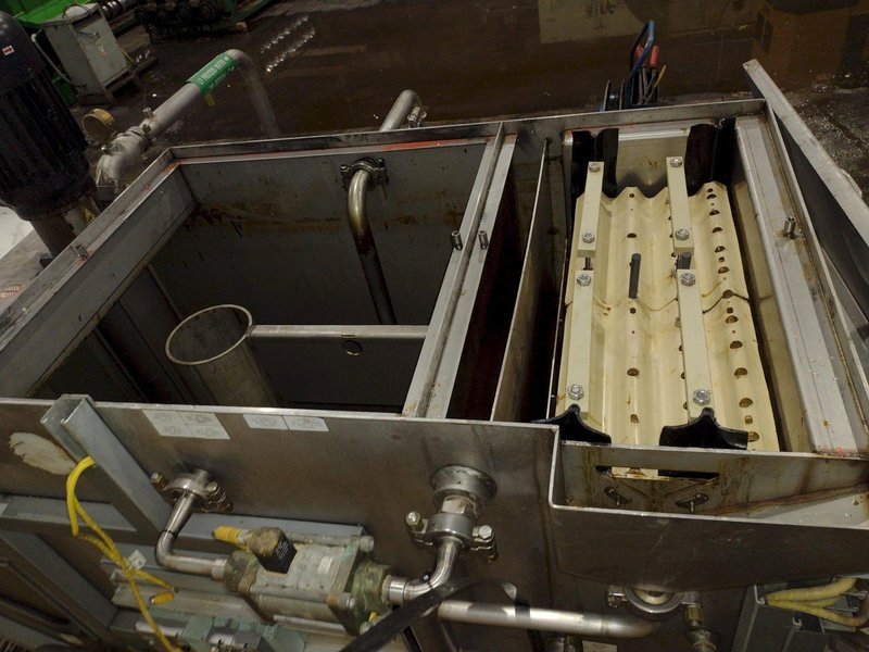 CRYSTAL FILTRATION CONTINUOUS FILTER COOLANT SYSTEM, WITH DRAG-OUT CONVEYOR : YOBRO #25069