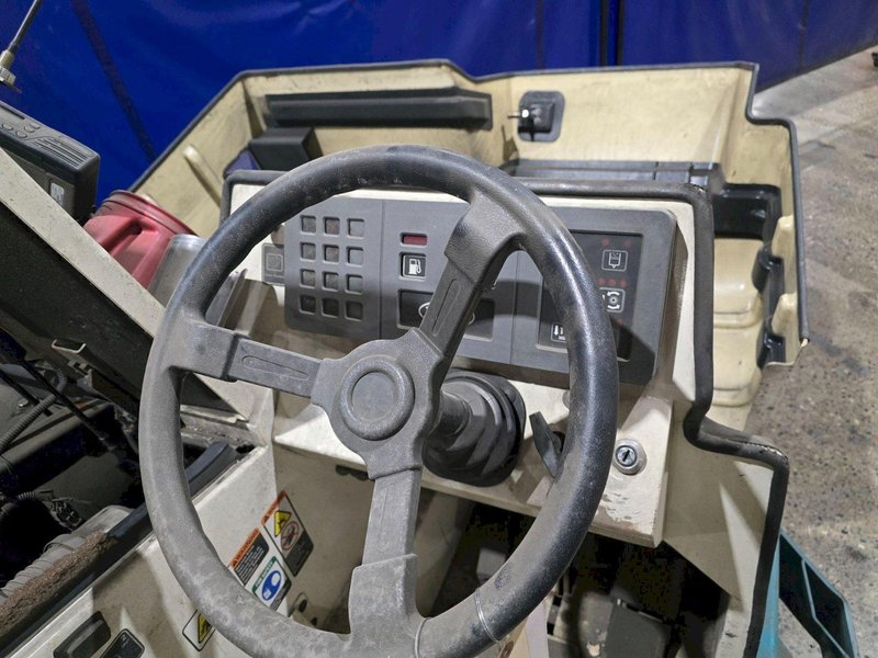 TENNANT 7400 LP FLOOR SCRUBBER USED NEEDS NEW BATTERY