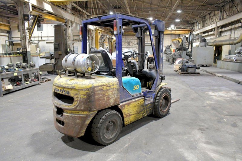 6,000 LB KOMATSU MODEL G30HTLP-12 LP GAS FORKLIFT: STOCK 24162