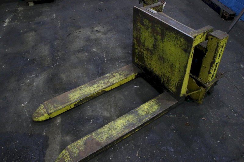 VESTIL SADDLE LIFT: STOCK #76189