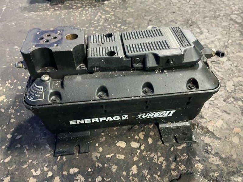 ENERPAC 5000 PSI / 350 BAR TURBO II HYDRAULIC AIR PUMP  -  PASG3002SB