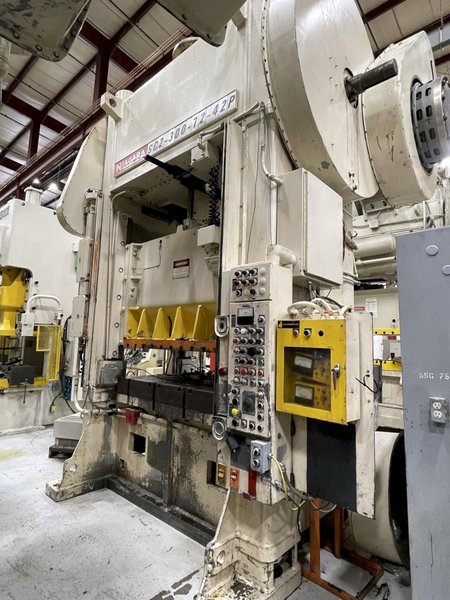 300 ton Niagara SC2-300-72-42P Used Straight Side Double Crank Mechanical Metal Stamping Press For Sale, Year 1980