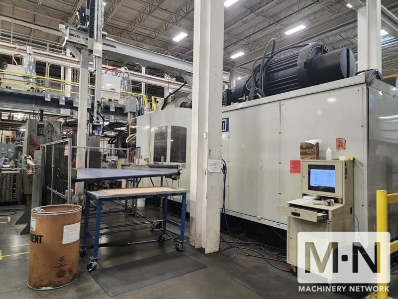 3300 TON 604 OZ VAN DORN MODEL 3300CC37000 CALIBER INJECTION MOLDING MACHINE MFG 2003