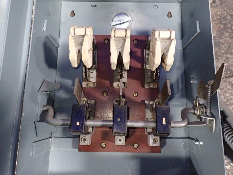 WESTINGHOUSE 400 AMPS FUSIBLE DISCONNECT  -  CAU 365