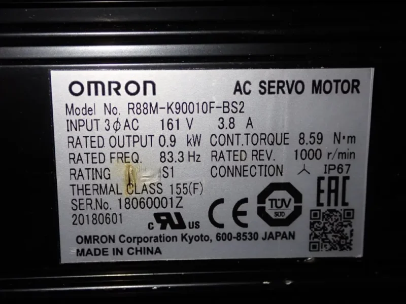 OMRON 0.9 KW AC SERVO MOTOR  -  R88M-K90010F-BS2
