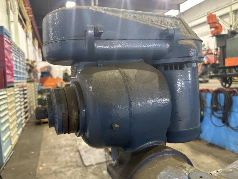 2 HP BRIDGEPORT VERTICAL MILLING MACHINE WITH SLOTTING HEAD : STOCK #77315