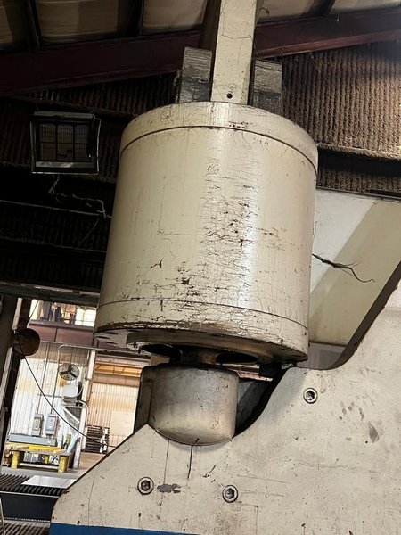 1,000 TON CINCINNATI PRESS BRAKE STOCK #3400