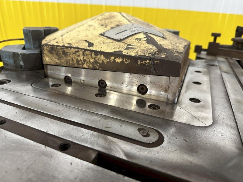 8&quot; x 8&quot; x 1/8&quot; AMADA MODEL #CS-220 HYDRAULIC NOTCHER: STOCK #20970