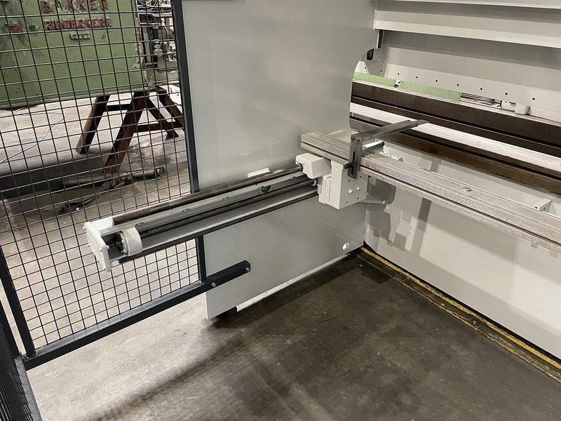 LVD PPEB 100 ton x 2500 mm + 1000 mm CNC