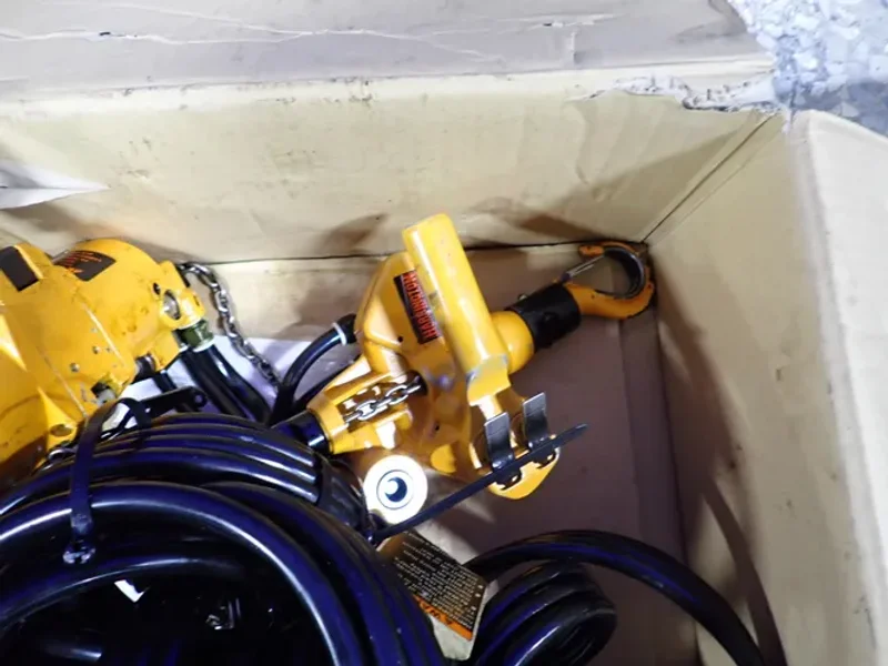 HARRINGTON 250 LBS HOIST   -  AH250M