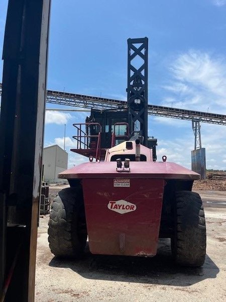 Taylor XLS1000 100,000 LB Diesel Log Stacker / Log Loader, 2021 – 24′ Mast, Log Clamp