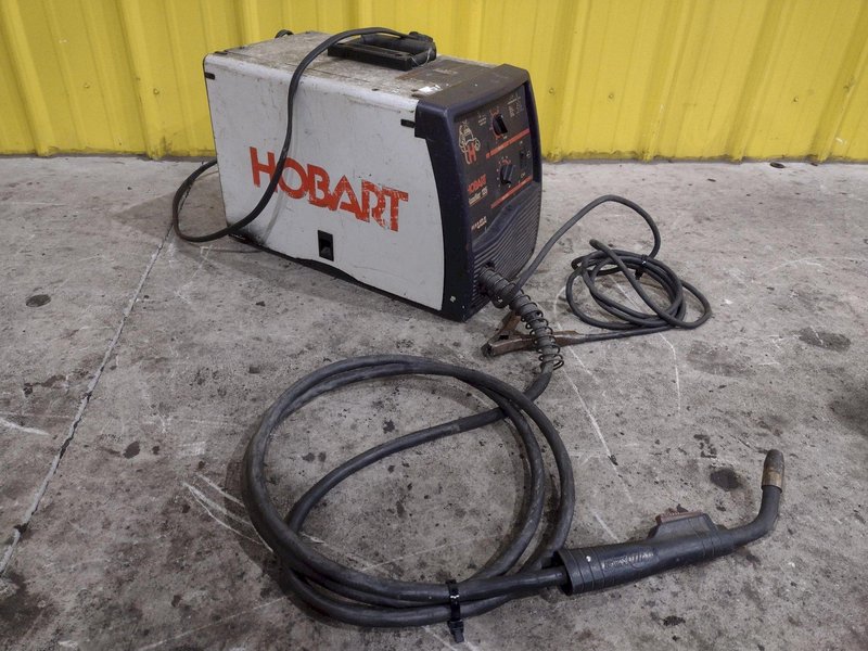 HOBART HANDLER 135 MIG WELDER: YOBRO #24384