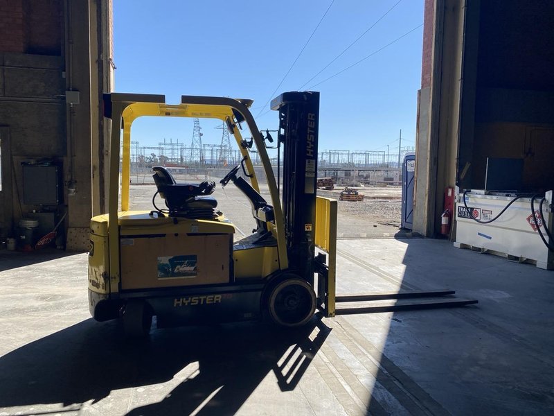 Hyster E70XN Electric Cushion Tire Forklift, 2021 – 7,000 lb Capacity, Sit-Down Rider (2)