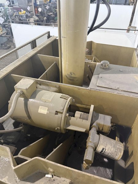 54&quot; X 40&quot; PIQUA SERIES 40 VERTICAL BALER. STOCK # 0131825