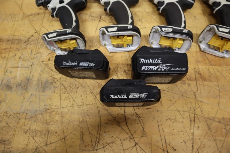 Makita XDT04 18V LXT 1/4" Impact Driver (4) | Batteries &amp; Charger Included- Auction Item