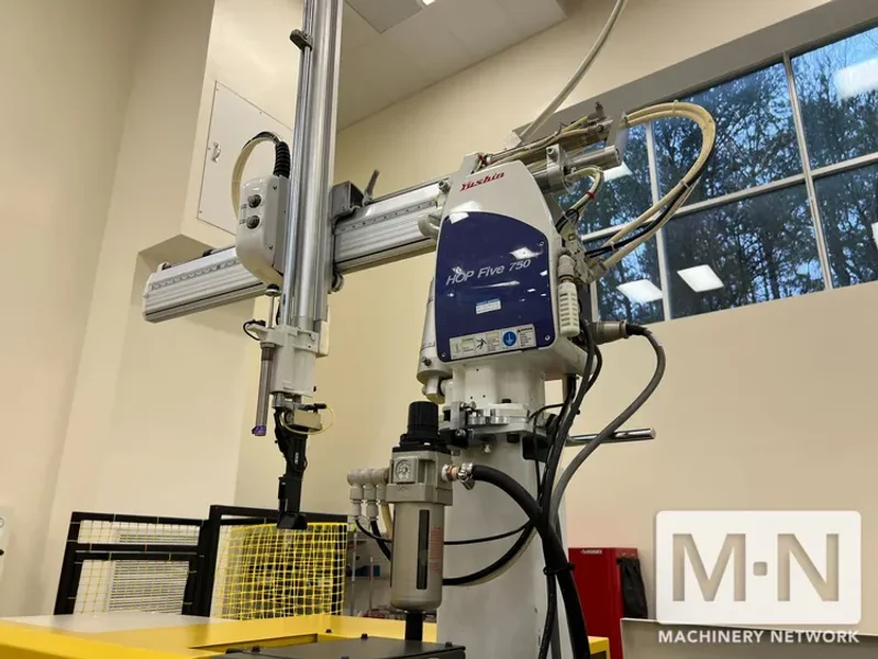 55 TON 1.9 OZ MILACRON MODEL ALPHA S50iA ROBOSHOT INJECTION MOLDING MACHINE MFG 2015