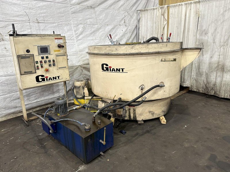 24 CUBIC FT GIANT GB-24DHW VIBRATORY COB DRYER: STOCK #77690