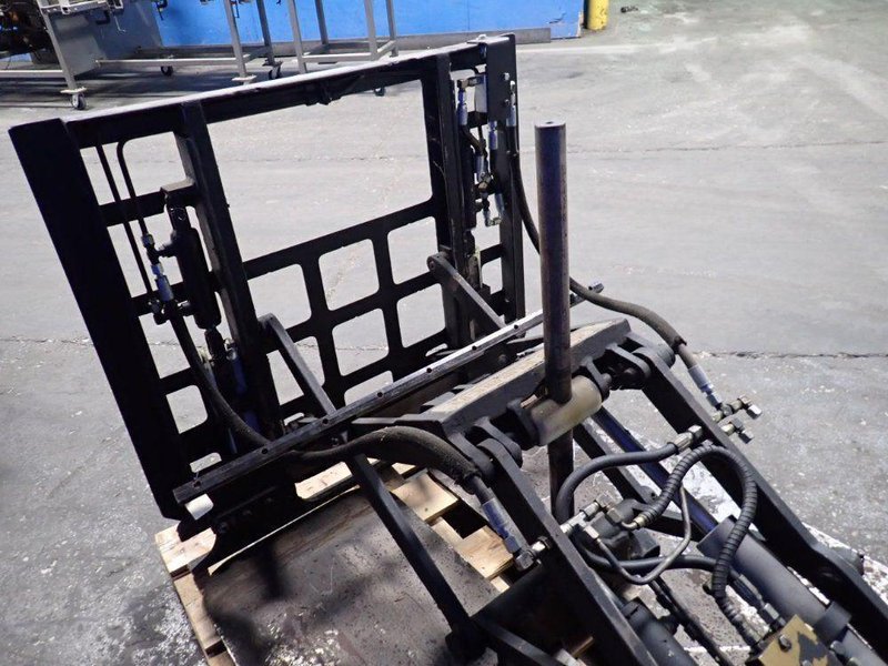 LONG REACH MANUFACTURING CO. 2550 LBS @ 24" CENTER LOAD HYDRAULIC GRAPPLE   -  FNP35NNPG84ONONNN