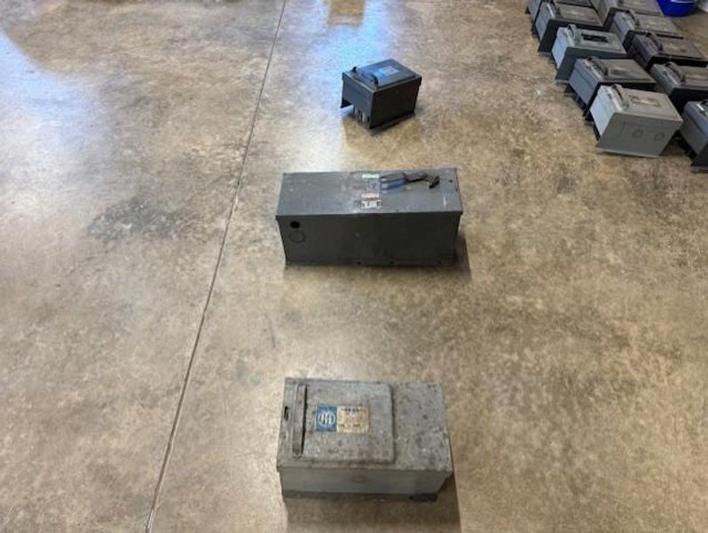 BULLDOG AND CONTINENTAL BUS PLUG BOXES  30 AND 60 AMP